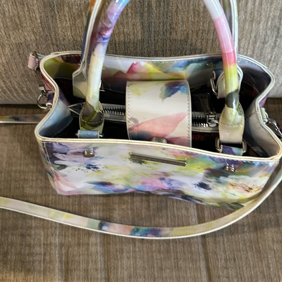 Betsy Johnson water colored floral patent leather Crossbody bag detachable strap - Picture 8 of 9